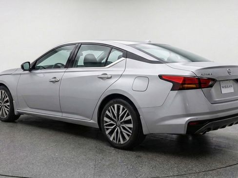 Used 2025 Nissan Altima 2.5 SV image 5