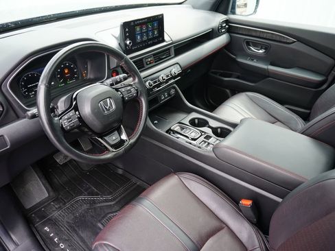 Used 2025 Honda Pilot Black Edition image 13