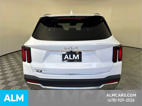 Used 2024 Kia Sorento S image 6