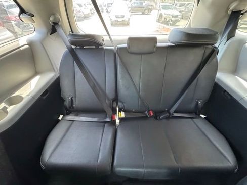 Used 2015 Toyota Sienna SE FWD image 16