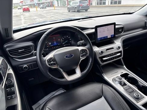 Used 2022 Ford Explorer XLT w/ Equipment Group 202A AWD/4WD image 30