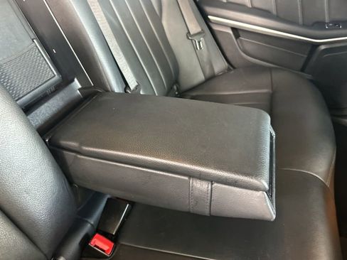 Used 2014 Mercedes-Benz E 550 4MATIC Sedan image 28