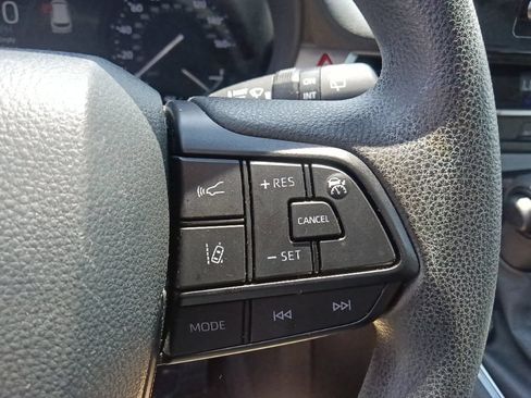 Used 2025 Toyota Sienna LE FWD image 19
