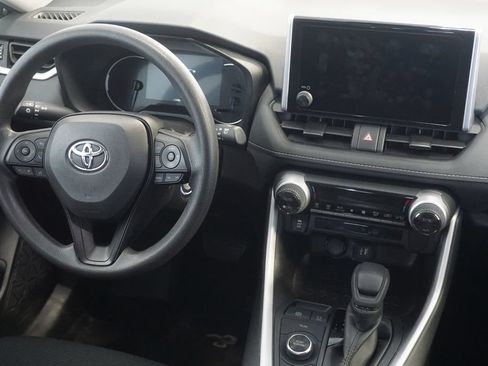 Used 2025 Toyota RAV4 LE AWD/4WD image 24