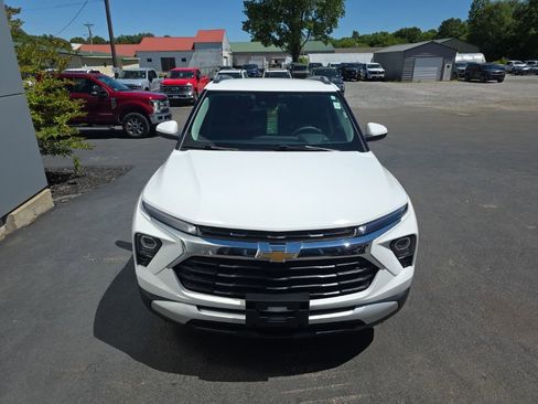 Used 2025 Chevrolet TrailBlazer LT AWD/4WD image 3