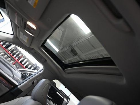 Used 2023 Toyota Highlander Limited image 22