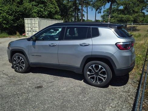 Used 2024 Jeep Compass Limited AWD/4WD image 2