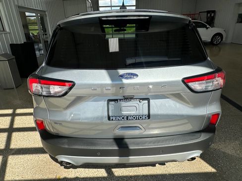 Used 2022 Ford Escape SE w/ Cold Weather Package image 9