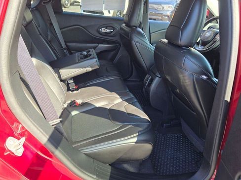 Used 2019 Jeep Cherokee Latitude Plus w/ Cold Weather Group image 7