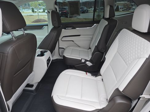 Used 2024 GMC Acadia Denali image 14