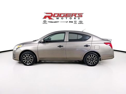 Used 2017 Nissan Versa S Plus image 4