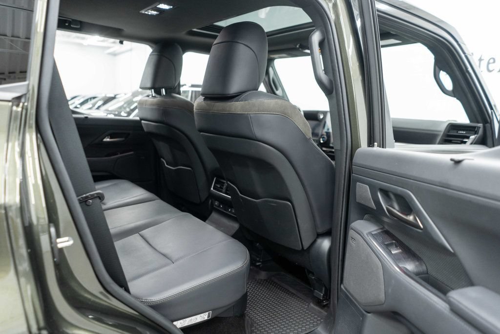 Used 2024 Lexus GX 550 AWD/4WD image 11