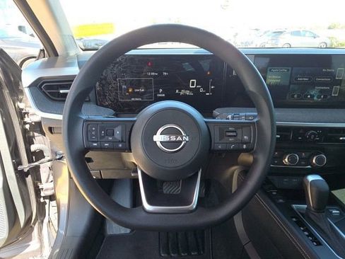 Used 2025 Nissan Kicks SV image 14