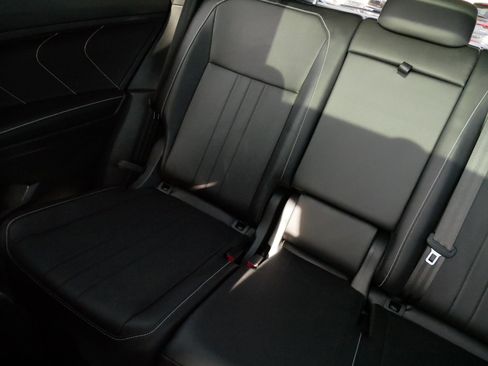 Certified 2024 Volkswagen Tiguan SE R-Line image 12