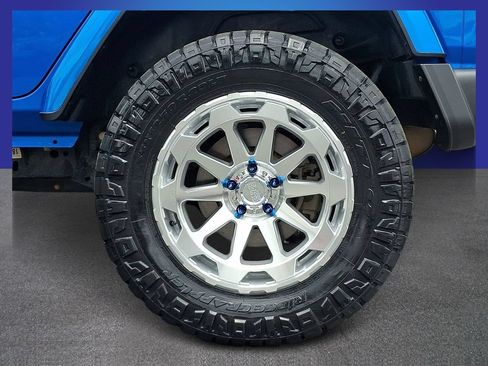 Used 2024 Jeep Wrangler Unlimited Sahara AWD/4WD image 7