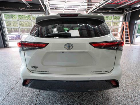 Used 2020 Toyota Highlander Limited AWD/4WD image 3