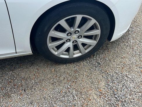 Used 2015 Chevrolet Malibu LT FWD image 28