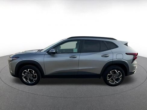 Used 2025 Chevrolet Trax LT image 9