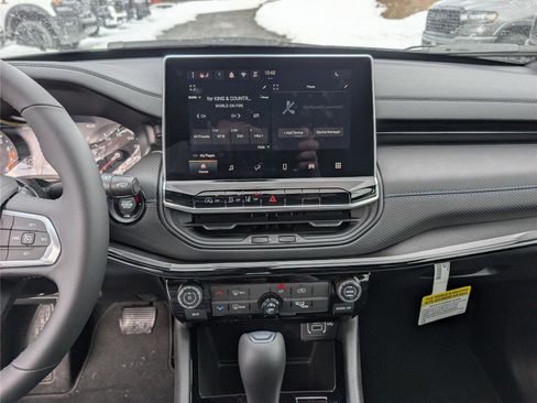 New 2026 Jeep Compass Latitude image 13