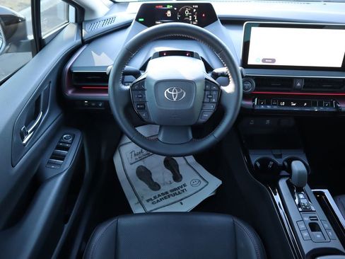 Certified 2025 Toyota Prius Plug-In Hybrid image 10