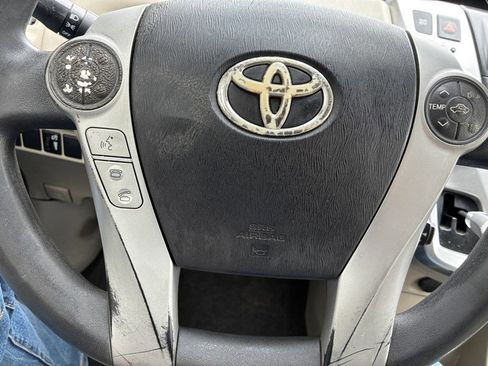 Used 2012 Toyota Prius V Five image 9