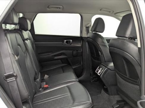 Used 2024 Kia Sorento S FWD image 18