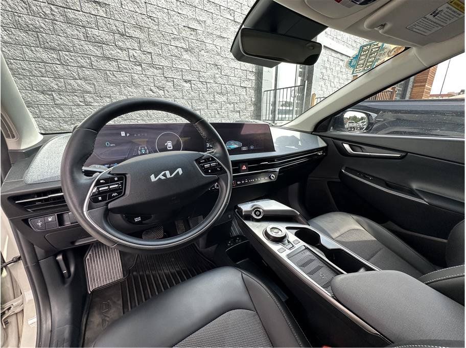 Used 2024 Kia EV6 Light AWD/4WD image 2