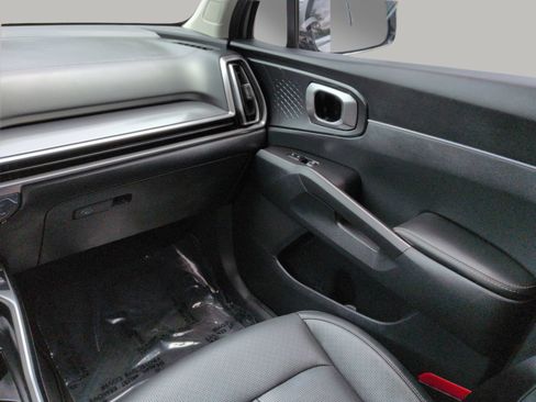 Certified 2025 Kia Sorento S FWD image 21
