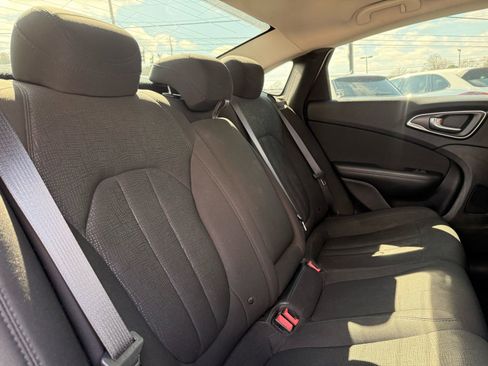 Used 2016 Chrysler 200 Limited image 28