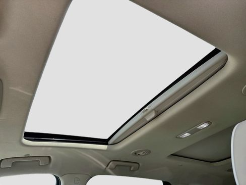 Used 2024 Buick Enclave Avenir FWD image 17