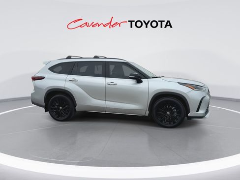 Certified 2025 Toyota Highlander XSE AWD/4WD image 9