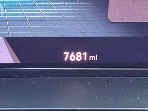 Used 2025 Volkswagen Atlas SE image 25