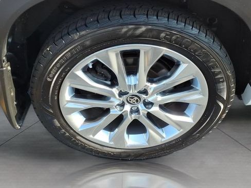 Certified 2024 Toyota Highlander Limited AWD/4WD image 32