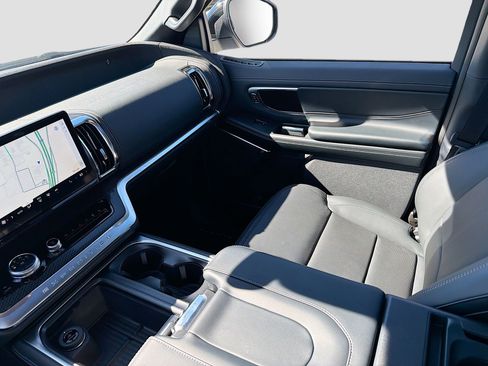 New 2026 Ford Expedition Platinum image 28