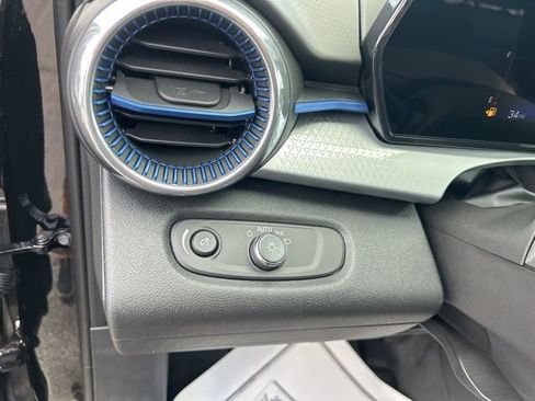 New 2026 Chevrolet Trax LT w/ Sunroof Package FWD image 16