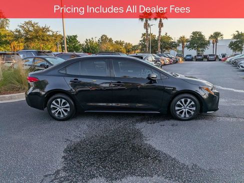 Certified 2021 Toyota Corolla LE FWD image 4