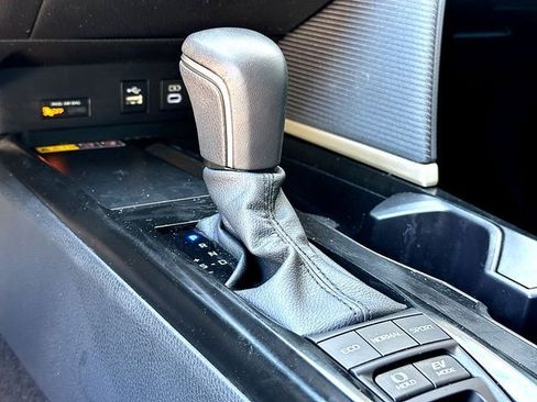 Used 2025 Toyota Camry SE w/ Convenience Package FWD image 16