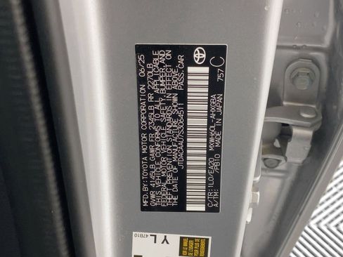 Used 2025 Toyota Prius XLE image 12