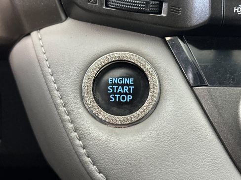 Used 2013 Toyota RAV4 Limited AWD/4WD image 23