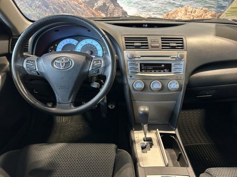 Used 2011 Toyota Camry SE image 3