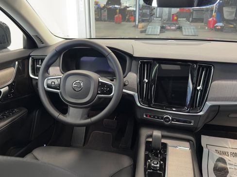 Used 2024 Volvo V90 B6 Cross Country Plus image 22