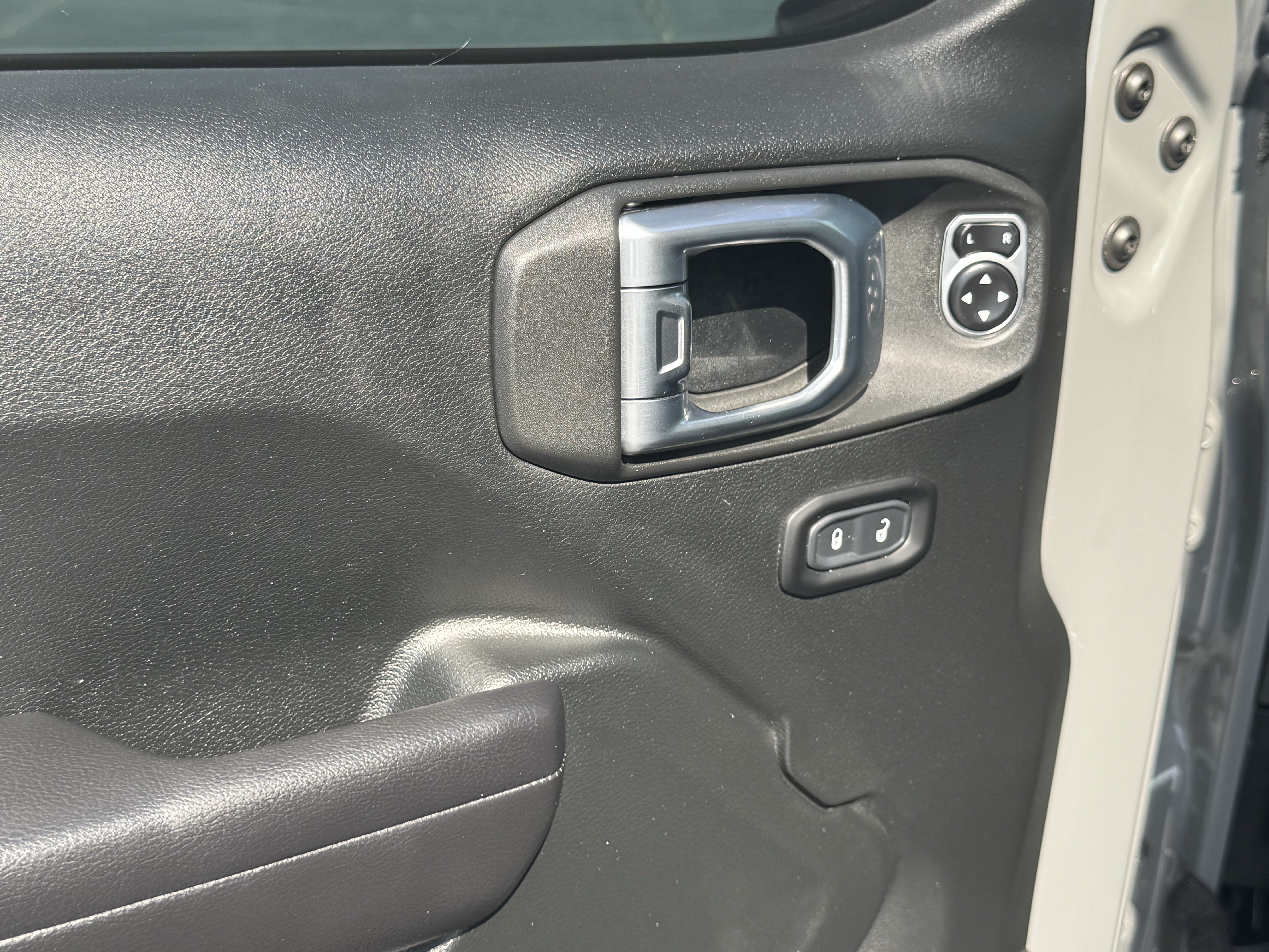 Used 2018 Jeep Wrangler Unlimited Sport S AWD/4WD image 11