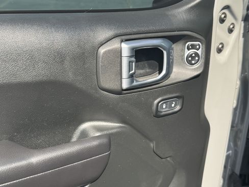 Used 2018 Jeep Wrangler Unlimited Sport S AWD/4WD image 11