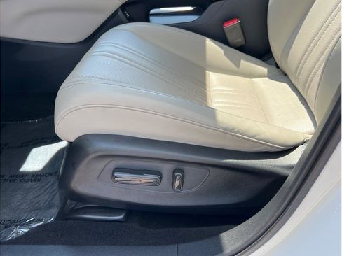 Used 2023 Honda HR-V EX-L image 4