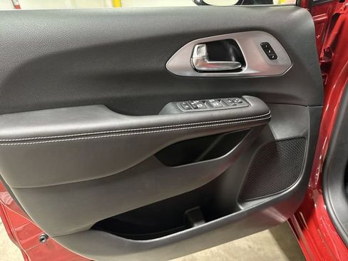 New 2026 Chrysler Pacifica Limited AWD/4WD image 22