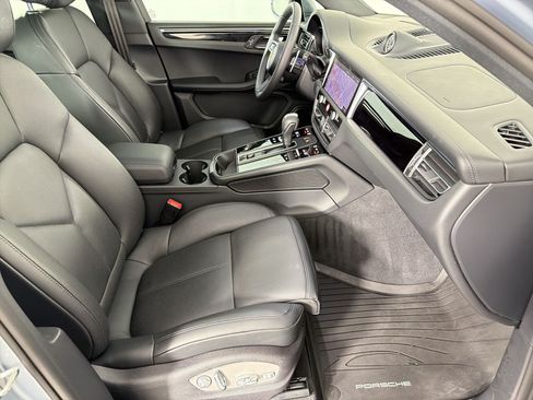 Certified 2026 Porsche Macan AWD/4WD image 30