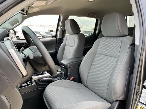 Used 2022 Toyota Tacoma SR5 image 21