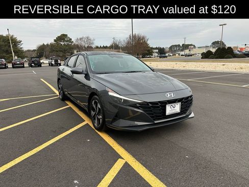 Used 2023 Hyundai Elantra SEL w/ Convenience Package image 4