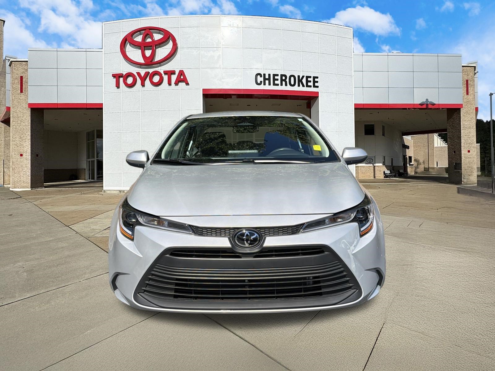 Used 2024 Toyota Corolla LE FWD image 2