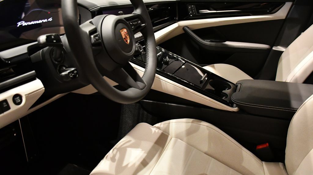 Certified 2026 Porsche Panamera 4 AWD/4WD image 18